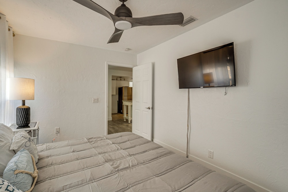 Unwind Poolside + Walk to Beach! Sarasota Retreat
