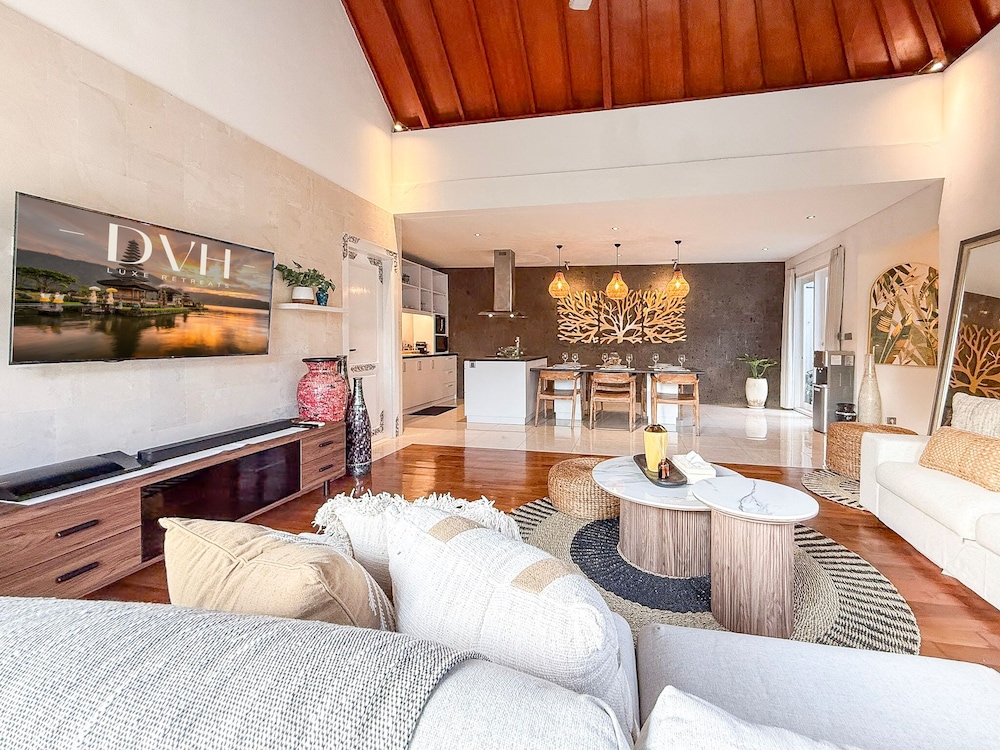 Villa St Calyx by DVH Luxe Retreats 3BR