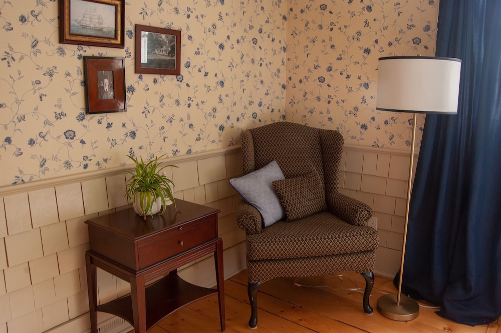 Lee Farm Inn