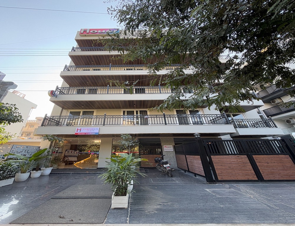 Housr Sector 45 Gurgaon Artemis Hospital