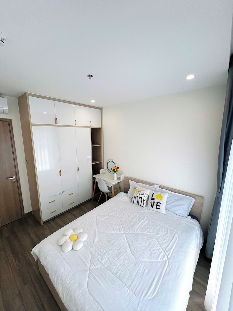 Lyshing Apartment in Vinhomes Grand Park
