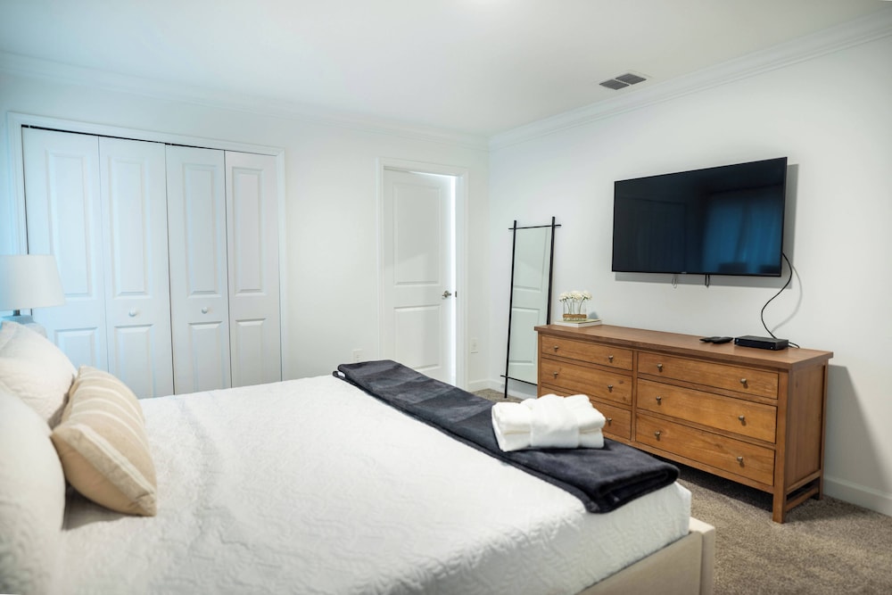 4BR Luxury Home at Champions Gate With Pool