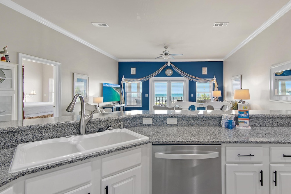 Pavilion Palms 204c