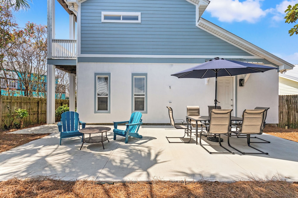 Beach House Spacious 4BR Retreat With Gulf Views & Observation Deck!