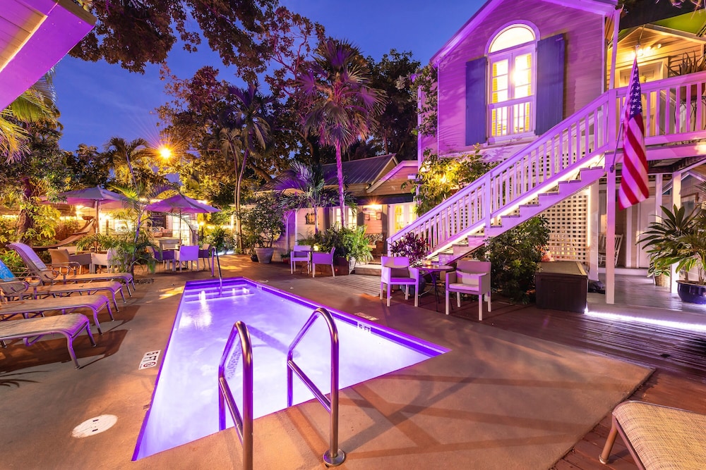 Andrews Inn & Garden Cottages