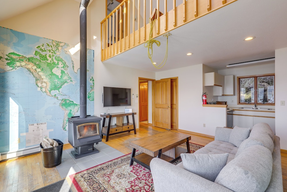 9 Mi to Mendenhall Glacier: Waterfront Juneau Home