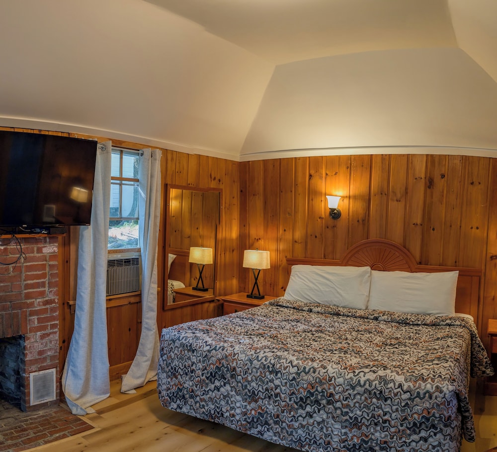 Hinckleys Dreamwood Cottages