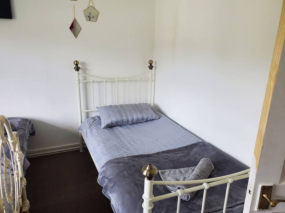 Stunning 2-bed Flat in Haverfordwest view 2