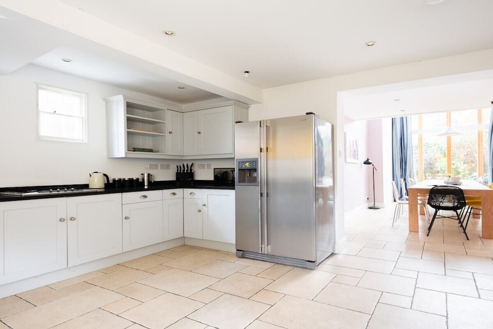 The Glasshouse Escape - 5BDR Victorian Jewel with Modern Twists in Jericho