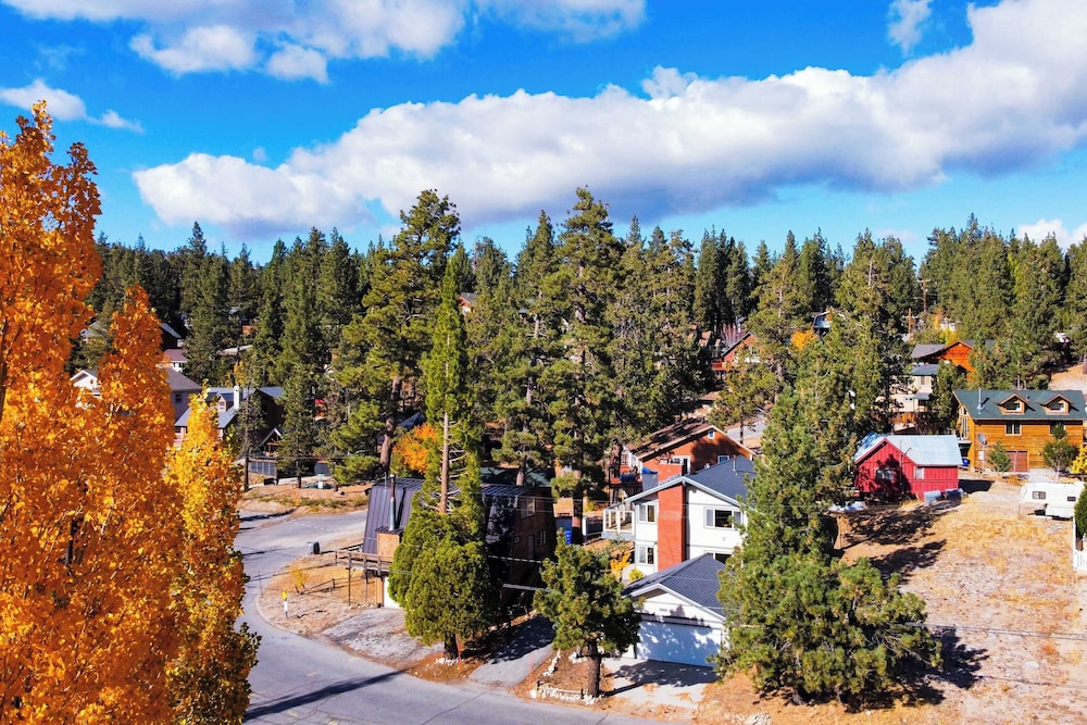 Lakeside in Bearadise by Avantstay Gorgeous Mountain Cabin in Boulder Bay!