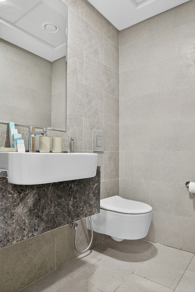 Radiant Boulevard by DVH Luxe Retreats