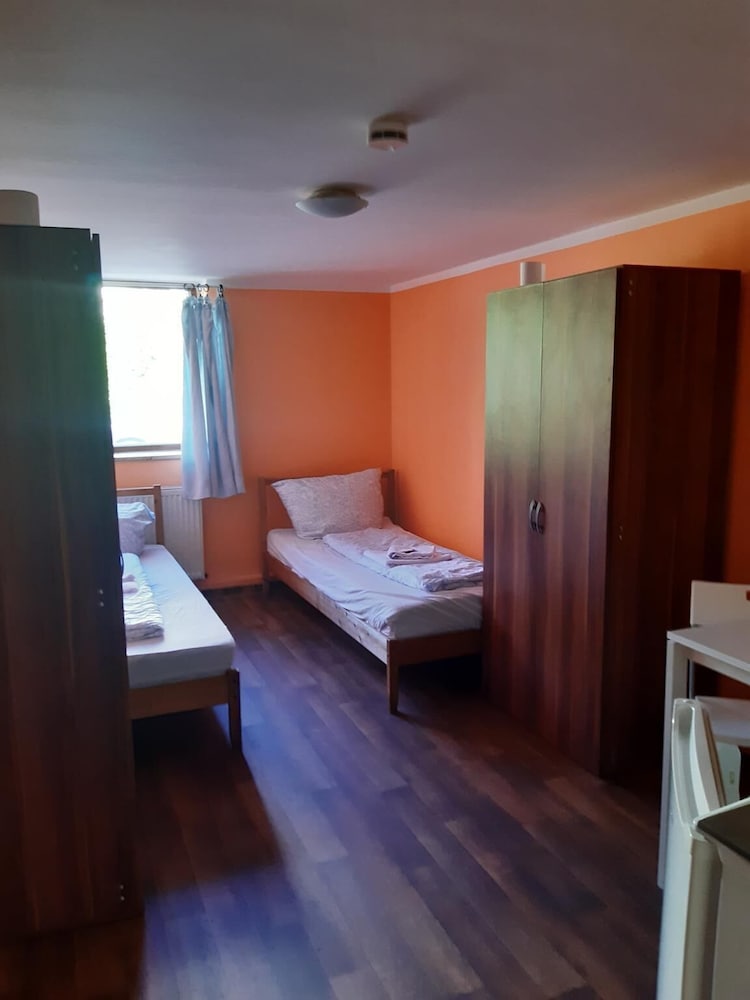2-Rent Group Hostel Rooms&Apartments EVE168
