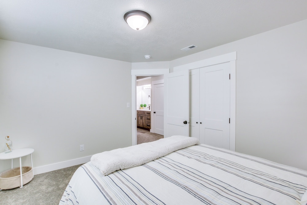 2 Mi to Bear Lake: Mtn-view Gem in Garden City