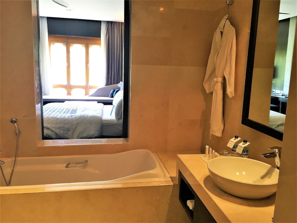 Le Meridien Paro, Riverfront