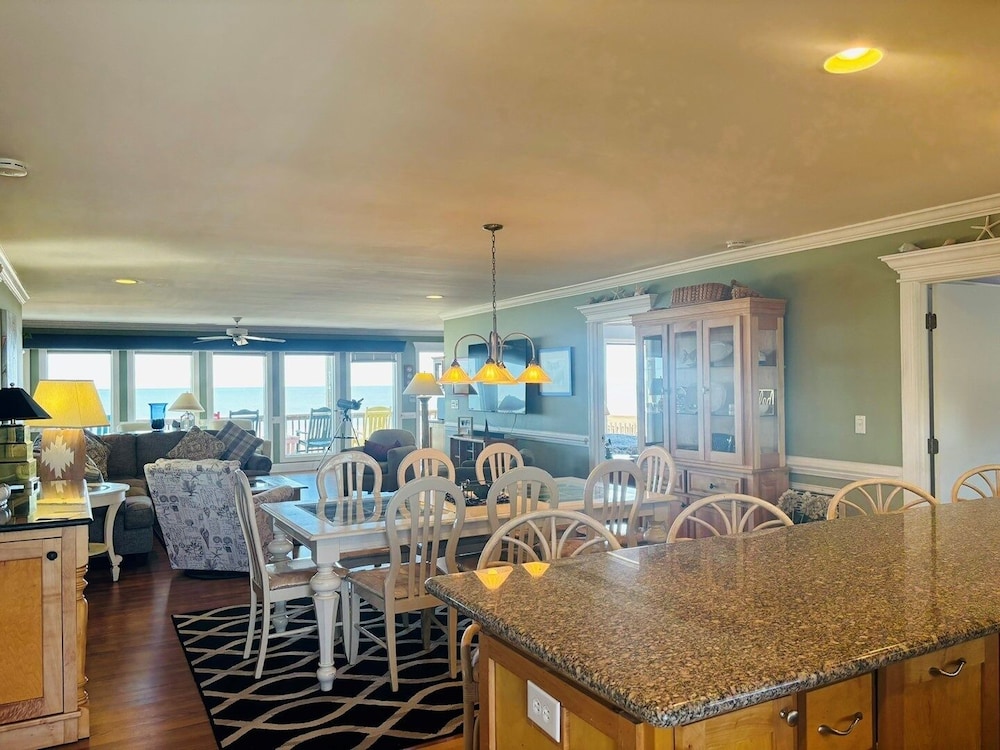 Clamelot 4 Bedroom Home by RedAwning