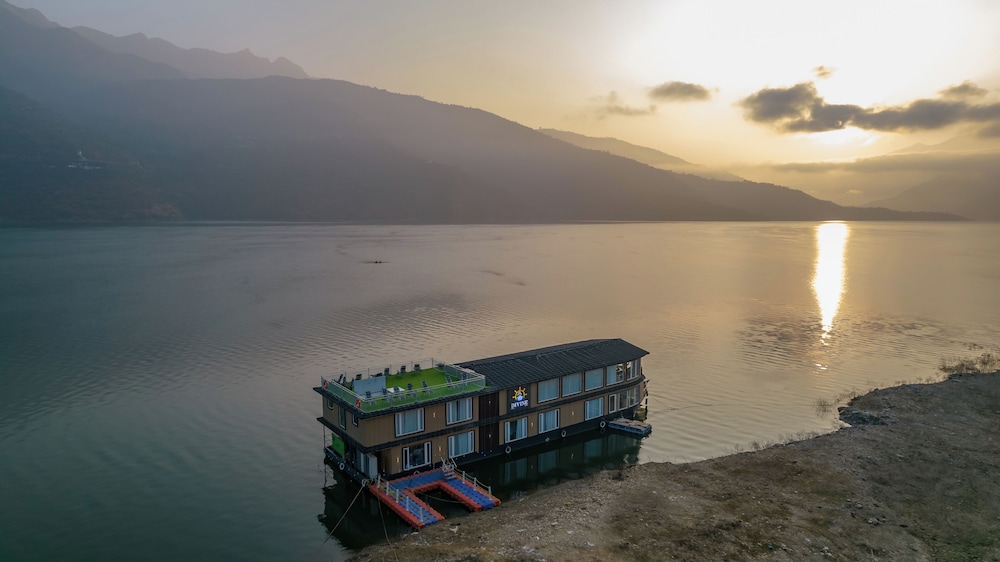 Divine Lake Cruise