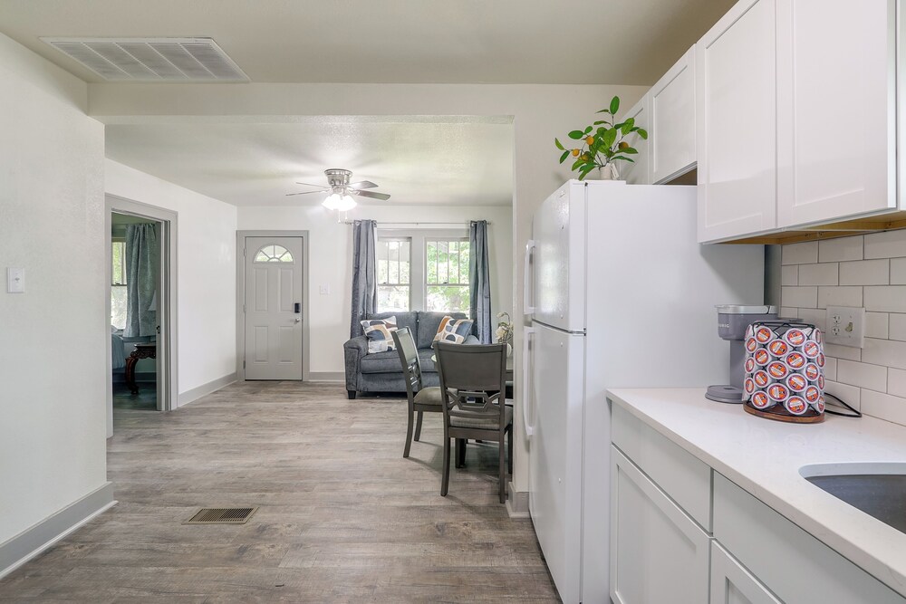 4 Mi to Dtwn: Charming Retreat in Wichita!