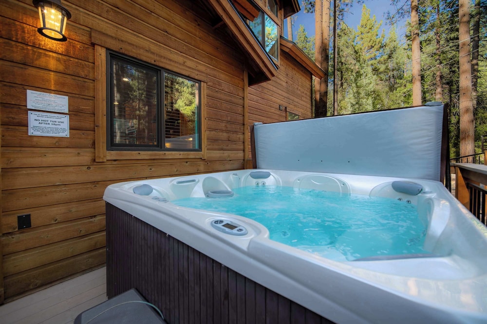 The T-pot Chalet for 12
