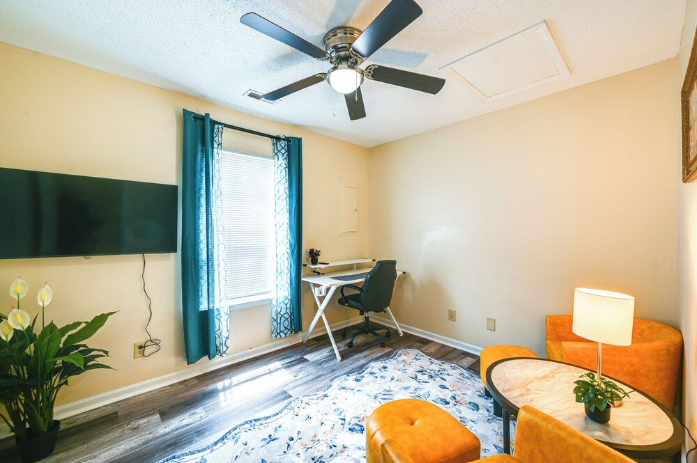Easy ECU Access: Modern Home w/ Patio!