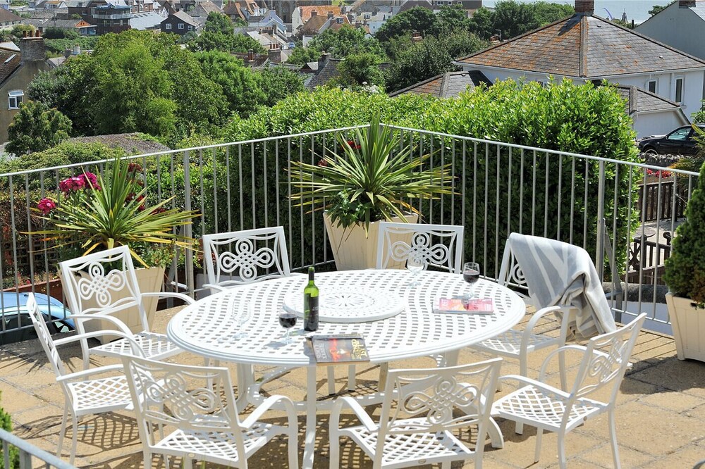 2 Hadleigh Villas