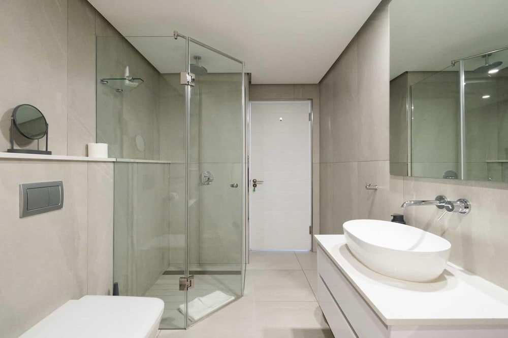 Modern Central Secure Cape Town 2bed Bantry Suite
