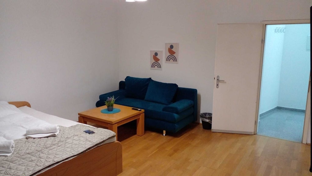 Comfort 2BR Apartment Near Stadthalle