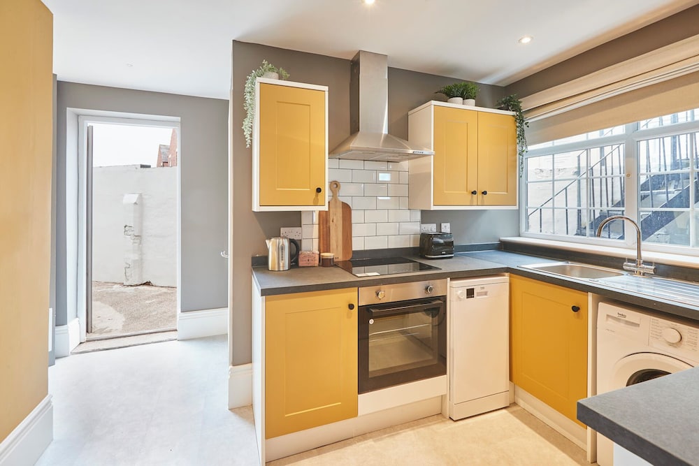 Whitley Bay Vacations - Host Stay Northville Arrifana - Property Image 4