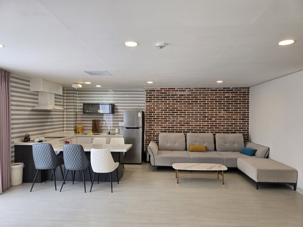 Incheon Vacations - Ganghwado Mare Seawater Poolvilla - Property Image 5