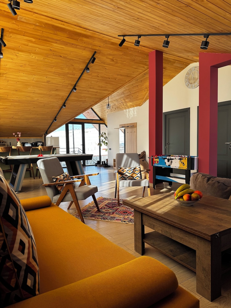 Aparan Guest House