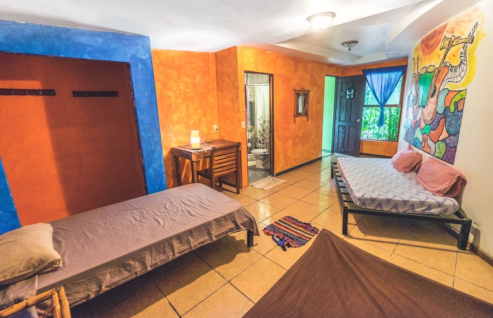 Pura Vida Hostel