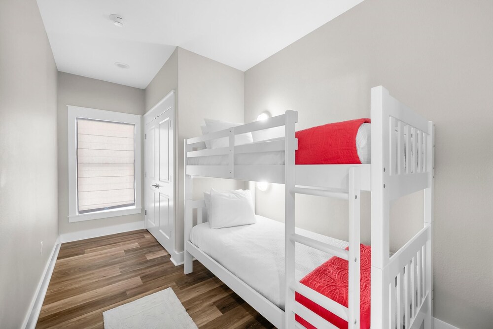 Pet Friendly Beach House - Marina View