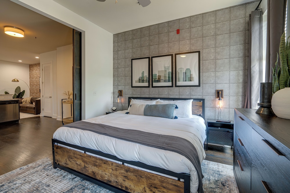 Lofts At 30th - Urban Lodge - Mins to Broadway!