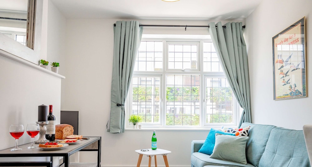 Host Stay Croydon Road Dwelling