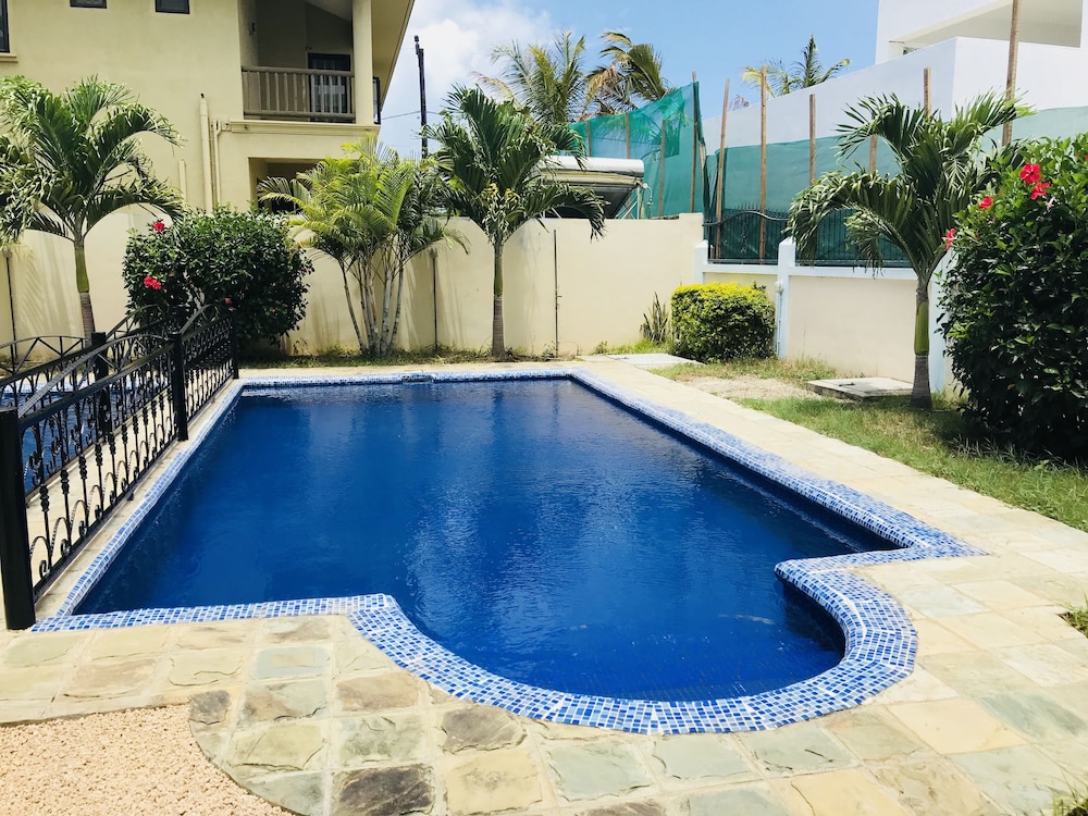 Villa Emax