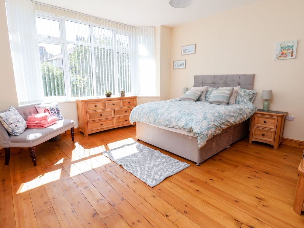 3 Rhyd Drive