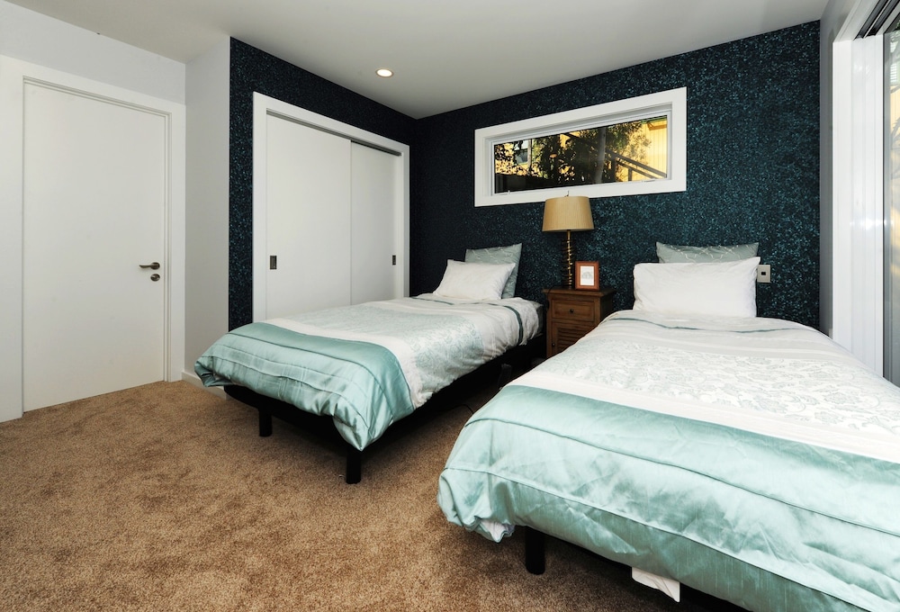 DH Lakeview Villa