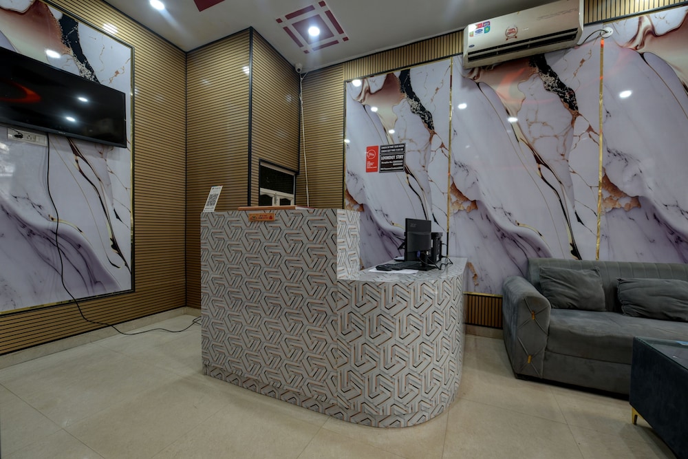 Hotel Lookout Stay Delhi IGI Airport
