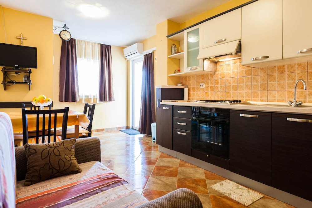 Cozy Apartments in Zadar With Sea and Mountain Views
