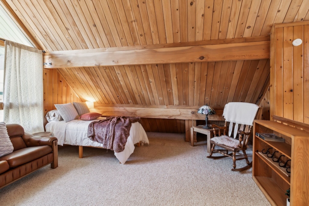 The Volpe Den 3 Bedroom Cabin