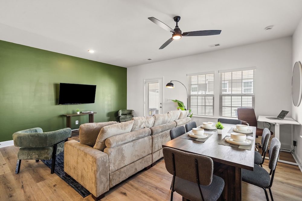 Luxe 3BR Townhouse to Uptown Charlotte