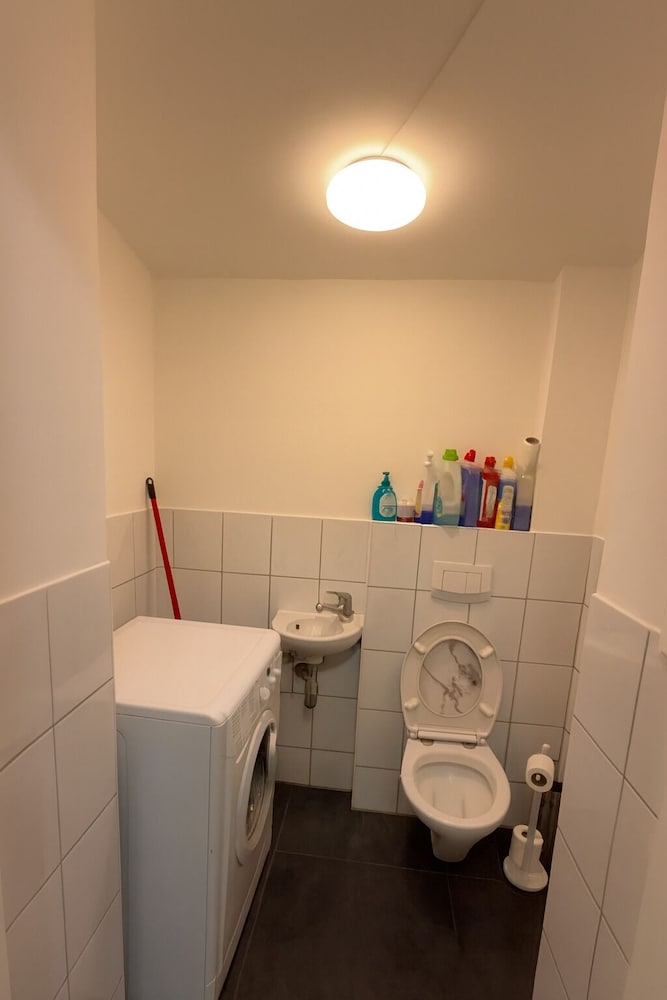 Cozy 1BR Apt with Lounge Central Vienna