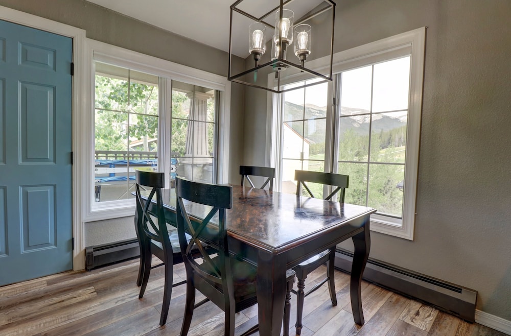 Summit County Vacations - Newly Renovated, Slope-Side Walk-In Walk-Out, Top Floor, Views of Ten Mile Range - ER4 by Redawning - Property Image 5