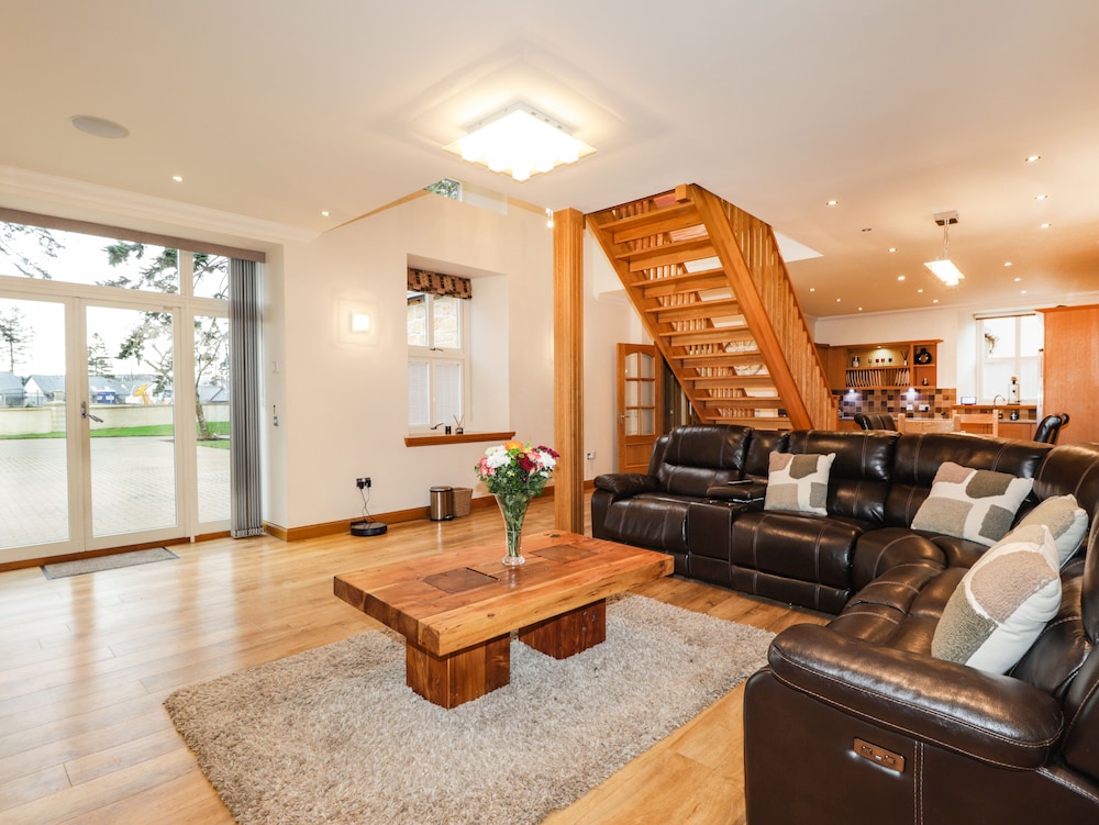 1 The Coach House