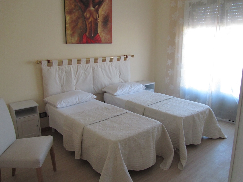 Eremes Rooms & Apartments