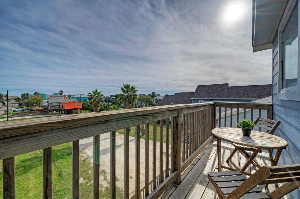 Sleeps 20! 2 Homes Near the Beach, Private Pools, Gameroom, Large Family Retreat
