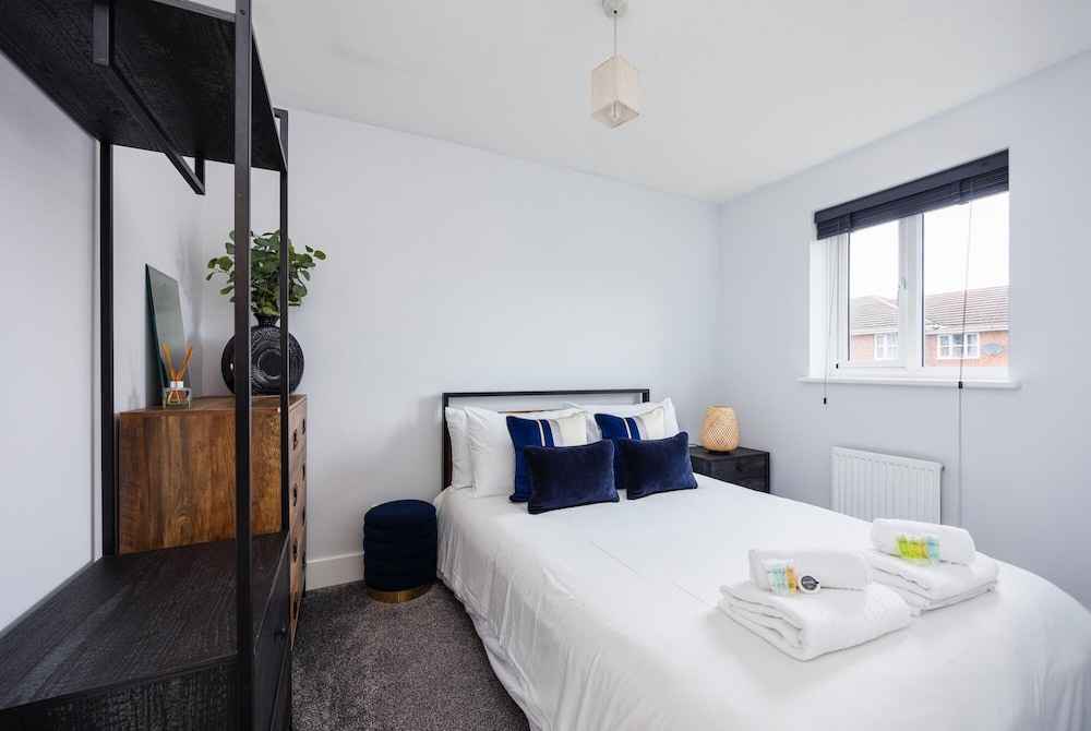 Stylish 3-bed Home in East London Free Parking