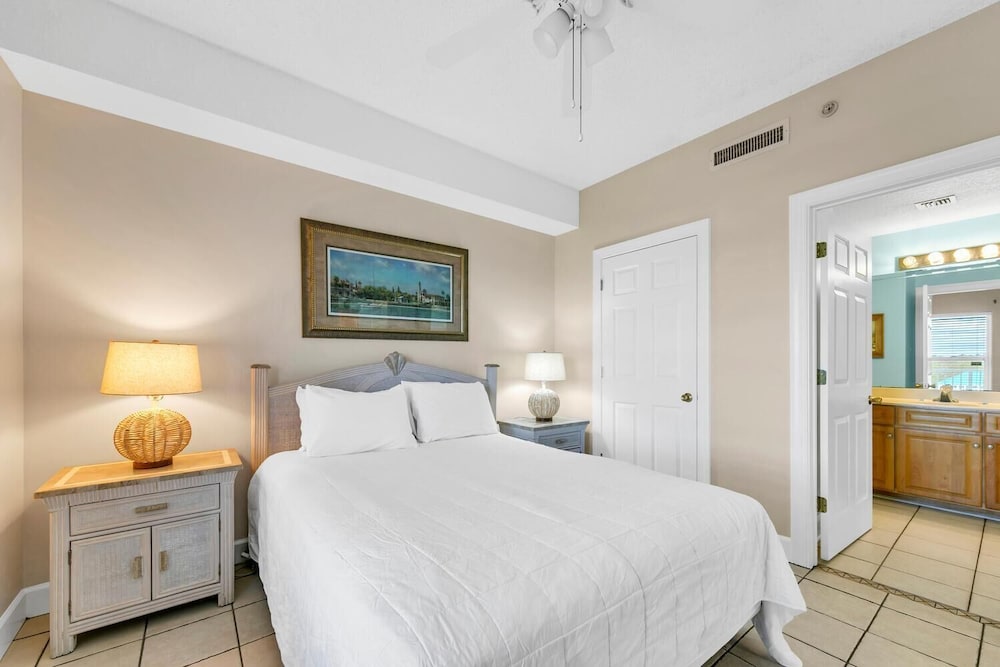 Twin Palms 702