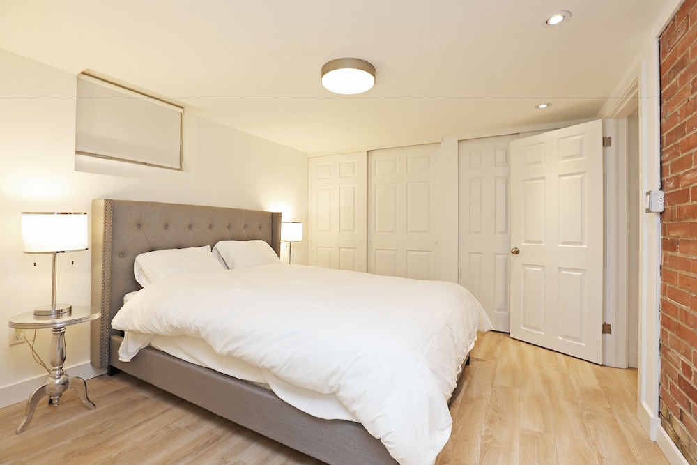 Applewood Suites - Executive Basement