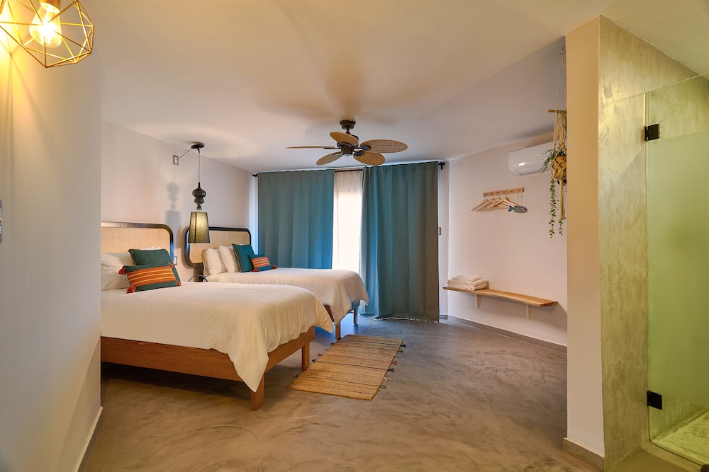 Catalina Tropical Lodge view 5