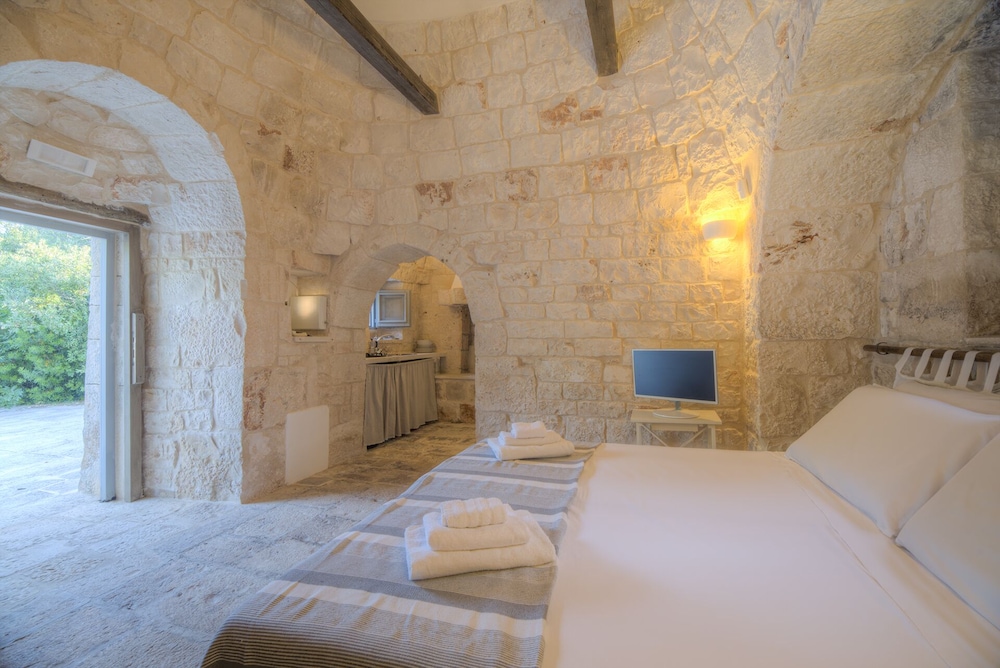 Trullo Palmento Cisternino by Typney view 3